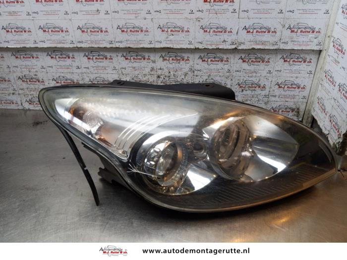 Używane Reflektor prawy Hyundai i30 (FD) 1.4 CVVT 16V Cena na żądanie oferowane przez Autodemontage M.J. Rutte B.V.