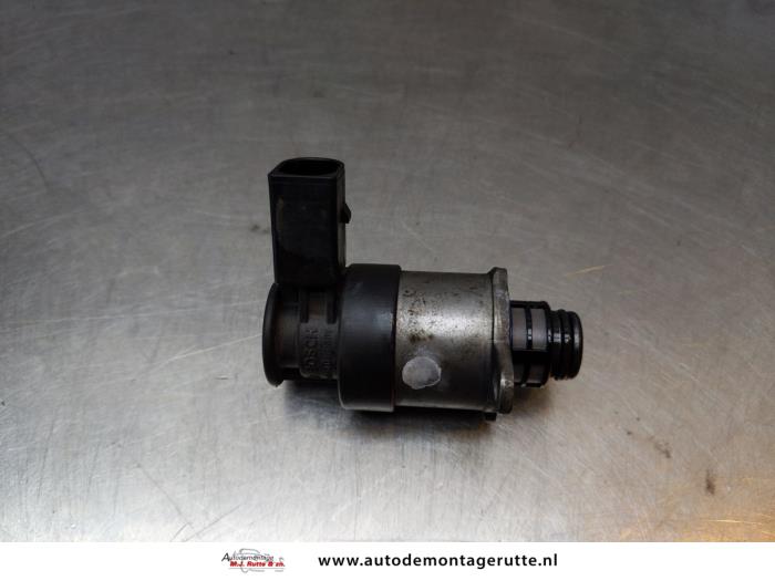 Begagnade Bränsletrycksregulator Audi A4 Avant (B8) 2.0 TDI 16V Pris på förfrågan erbjuds av Autodemontage M.J. Rutte B.V.