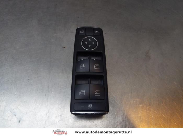 Usados Interruptor combinado de ventanillas Mercedes C (W204) 1.8 C-180K 16V Precio de solicitud ofrecido por Autodemontage M.J. Rutte B.V.