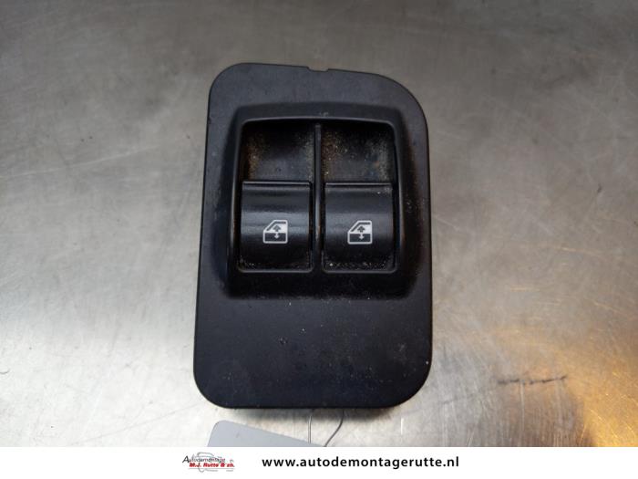 Usados Interruptor combinado de ventanillas Citroen Nemo (AA) 1.3 HDi 75 Precio de solicitud ofrecido por Autodemontage M.J. Rutte B.V.