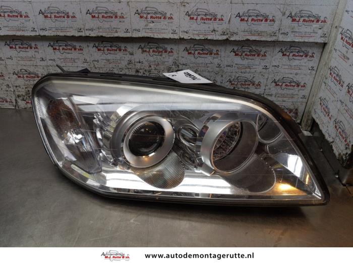 Używane Reflektor prawy Chevrolet Captiva (C100) 2.4 16V 4x4 Cena € 75,00 Procedura marży oferowane przez Autodemontage M.J. Rutte B.V.