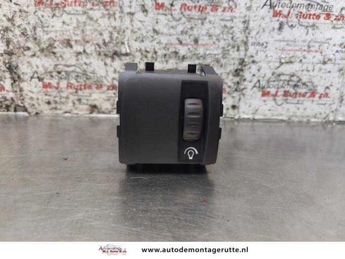 Używane Sciemniacz kokpitowy Renault Laguna III Estate (KT) 2.0 16V Cena na żądanie oferowane przez Autodemontage M.J. Rutte B.V.