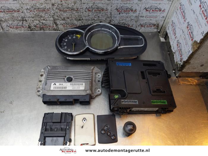 Used Ignition lock + computer Renault Megane III Grandtour (KZ) 1.6 16V Price on request offered by Autodemontage M.J. Rutte B.V.