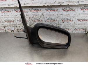 Używane Lusterko zewnetrzne prawe Ford Fiesta 5 ST 2.0 16V ST150 Cena na żądanie oferowane przez Autodemontage M.J. Rutte B.V.