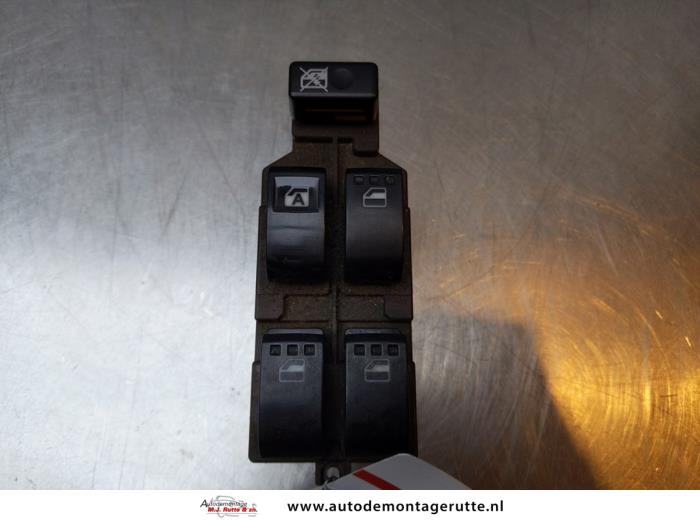 Usados Interruptor combinado de ventanillas Subaru Justy (M3) 1.0 12V DVVT Precio de solicitud ofrecido por Autodemontage M.J. Rutte B.V.