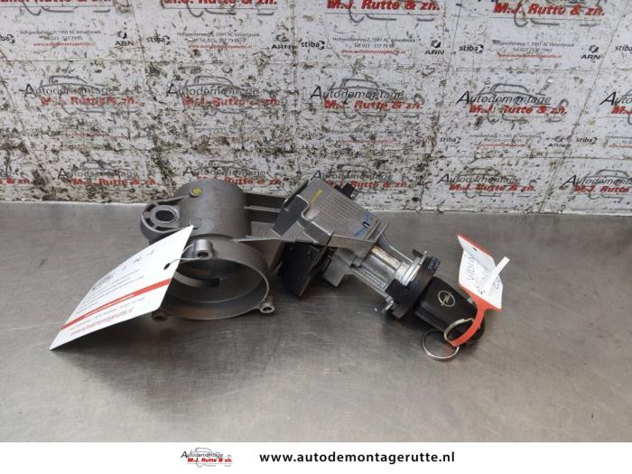 Używane Stacyjka + Kluczyk Opel Corsa D 1.4 16V Twinport Cena na żądanie oferowane przez Autodemontage M.J. Rutte B.V.