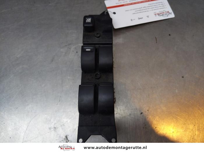 Usados Interruptor combinado de ventanillas Mitsubishi Outlander (CU) 2.0 16V 4x4 Precio de solicitud ofrecido por Autodemontage M.J. Rutte B.V.