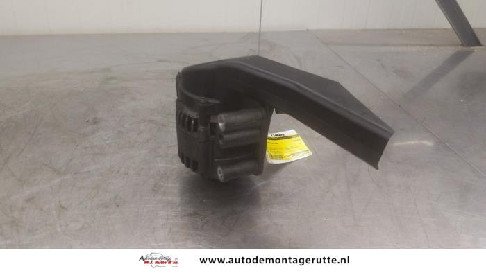 Używane Pradnica Ford Fiesta 5 ST 2.0 16V ST150 Cena na żądanie oferowane przez Autodemontage M.J. Rutte B.V.