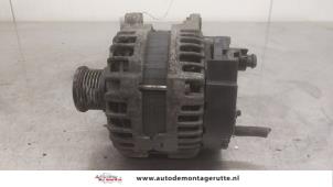 Dynamo från en Audi A4 Avant (B8) 2.0 TDI 16V 2012