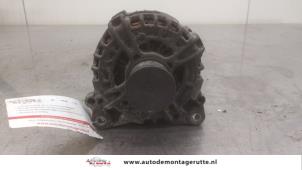 Dynamo från en Audi A4 Avant (B8) 2.0 TDI 16V 2012