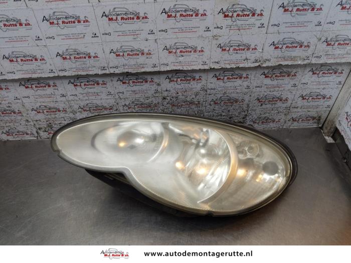 Używane Reflektor lewy Chrysler PT Cruiser 2.4 16V Cena na żądanie oferowane przez Autodemontage M.J. Rutte B.V.