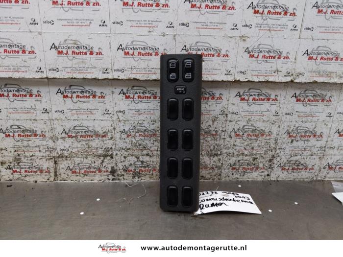 Usados Interruptor combinado de ventanillas Mercedes Vaneo (W414) 1.6 Precio de solicitud ofrecido por Autodemontage M.J. Rutte B.V.