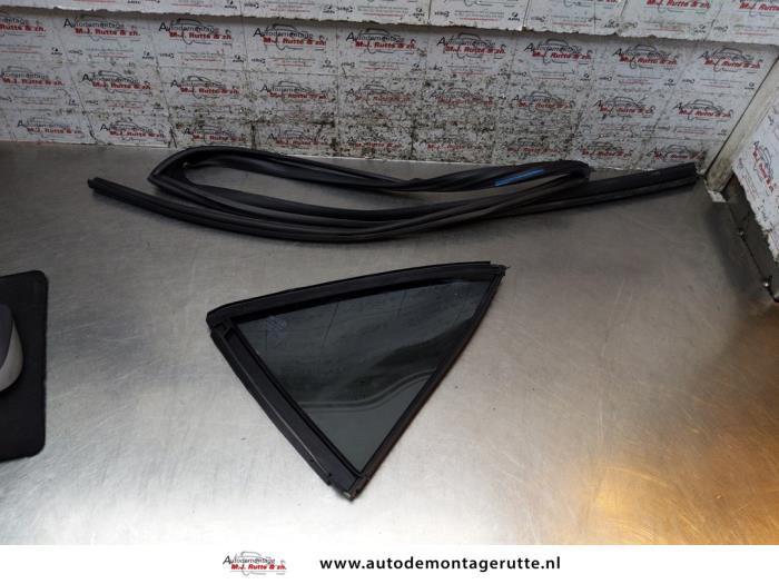 Usados Ventanilla triangular izquierda detrás Kia Picanto (JA) 1.0 T-GDI 12V Precio de solicitud ofrecido por Autodemontage M.J. Rutte B.V.