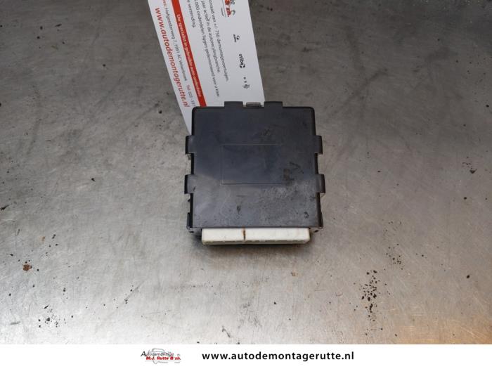 Gebrauchte Alarm Modul Toyota Land Cruiser 100 (J10) 4.7 32V 100 Preis auf Anfrage angeboten von Autodemontage M.J. Rutte B.V.