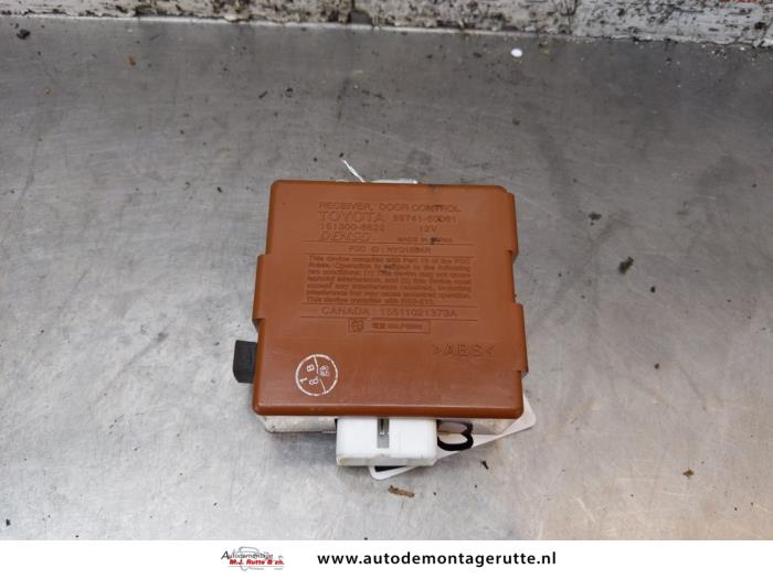 Używane Modul Comfort Toyota Land Cruiser 100 (J10) 4.7 32V 100 Cena na żądanie oferowane przez Autodemontage M.J. Rutte B.V.