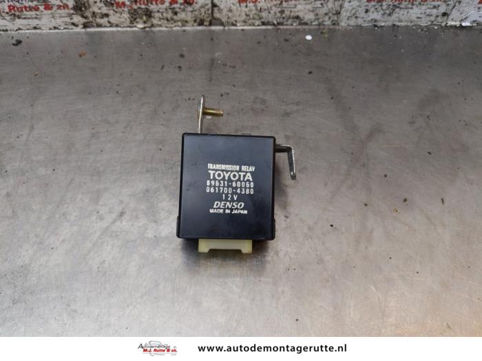 Używane Przekaznik Toyota Land Cruiser 100 (J10) 4.7 32V 100 Cena na żądanie oferowane przez Autodemontage M.J. Rutte B.V.