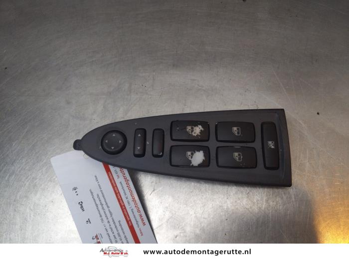 Usados Interruptor combinado de ventanillas Fiat Croma (194) 2.2 MPI 16V Precio de solicitud ofrecido por Autodemontage M.J. Rutte B.V.