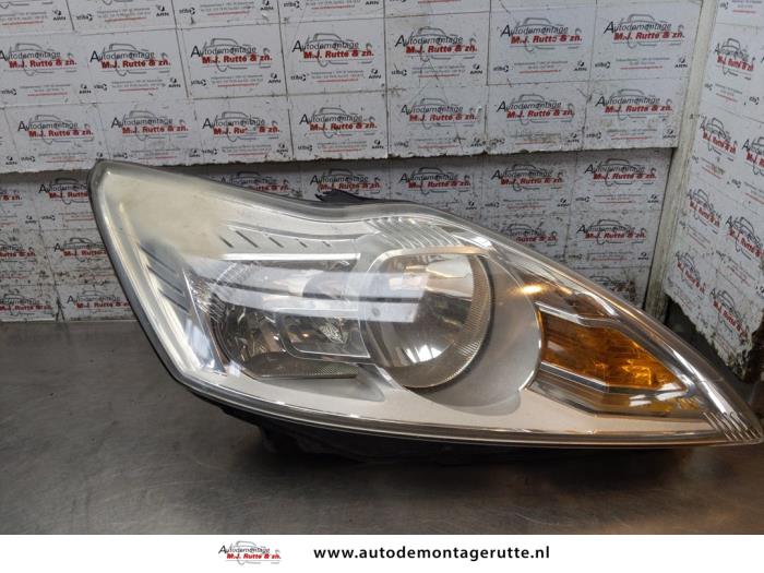 Używane Reflektor prawy Ford Focus 2 Wagon 1.4 16V Cena na żądanie oferowane przez Autodemontage M.J. Rutte B.V.