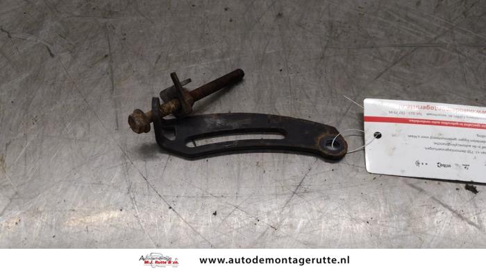 Gebrauchte Dynamostütze unten Citroen C1 1.0 12V Preis auf Anfrage angeboten von Autodemontage M.J. Rutte B.V.