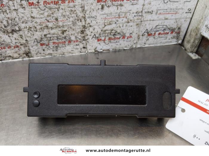 Begagnade Klocka Renault Clio III (BR/CR) 1.6 16V Pris på förfrågan erbjuds av Autodemontage M.J. Rutte B.V.