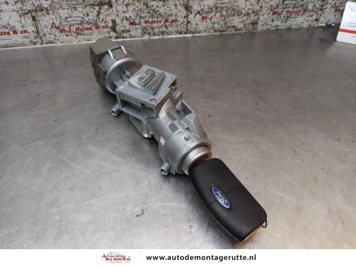 Używane Stacyjka + Kluczyk Ford Focus 2 Wagon 1.6 16V Cena na żądanie oferowane przez Autodemontage M.J. Rutte B.V.