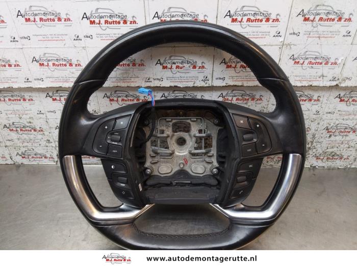 Używane Kierownica Citroen C4 Grand Picasso (3A) 2.0 Blue HDI 150 Cena € 100,00 Procedura marży oferowane przez Autodemontage M.J. Rutte B.V.