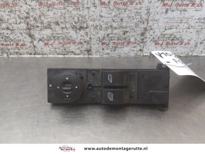 Usados Interruptor combinado de ventanillas Ford Focus 2 Wagon 1.4 16V Precio de solicitud ofrecido por Autodemontage M.J. Rutte B.V.