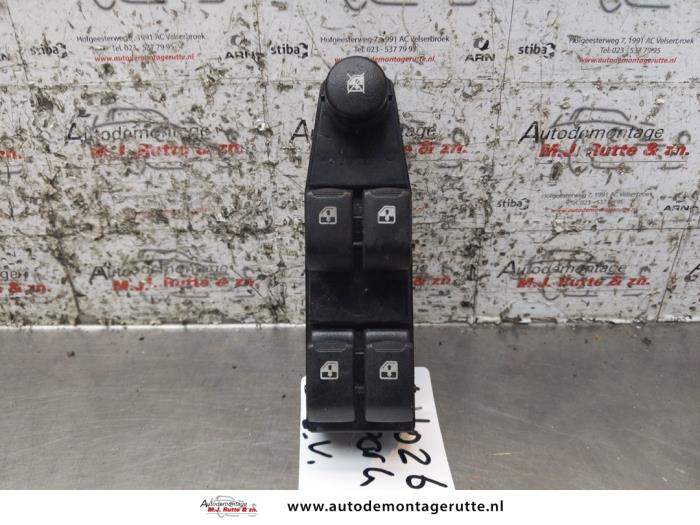 Usados Interruptor combinado de ventanillas Chevrolet Spark (M300) 1.0 16V Bifuel Precio de solicitud ofrecido por Autodemontage M.J. Rutte B.V.