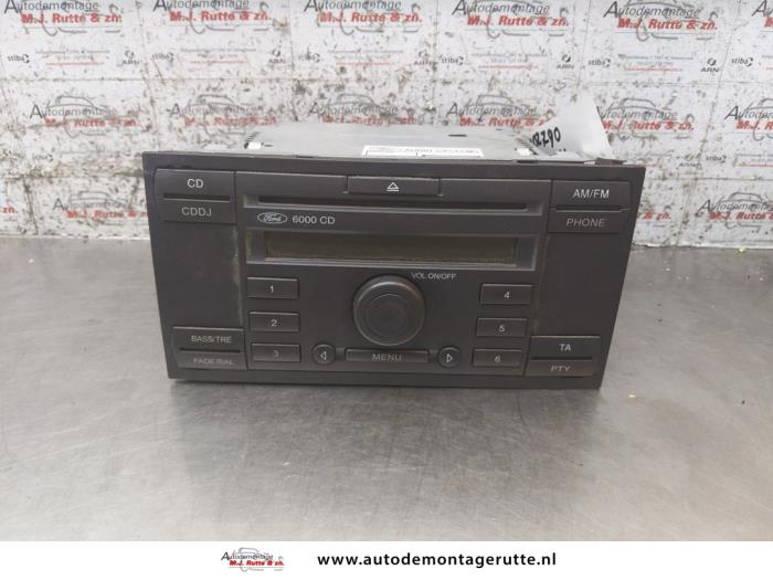Używane Radio Ford Focus C-Max 1.8 16V Cena na żądanie oferowane przez Autodemontage M.J. Rutte B.V.