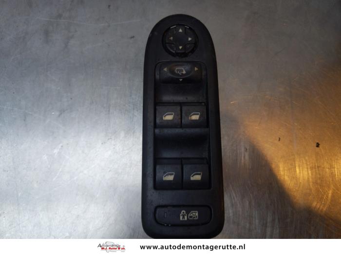 Używane Przelacznik combi okienny Citroen C5 III Tourer (RW) 2.0 HDiF 16V Cena na żądanie oferowane przez Autodemontage M.J. Rutte B.V.