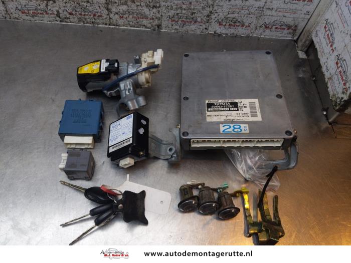 Used Ignition lock + computer Toyota Yaris Verso (P2) 1.3 16V Price on request offered by Autodemontage M.J. Rutte B.V.