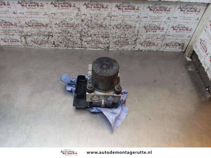 Begagnade ABS-pump Citroen C5 III Tourer (RW) 2.0 HDiF 16V Pris € 300,00 Marginaltabell erbjuds av Autodemontage M.J. Rutte B.V.