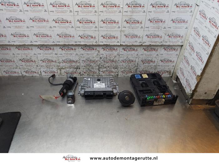 Used Ignition lock + computer Citroen C5 III Tourer (RW) 2.0 HDiF 16V Price € 175,00 Margin scheme offered by Autodemontage M.J. Rutte B.V.