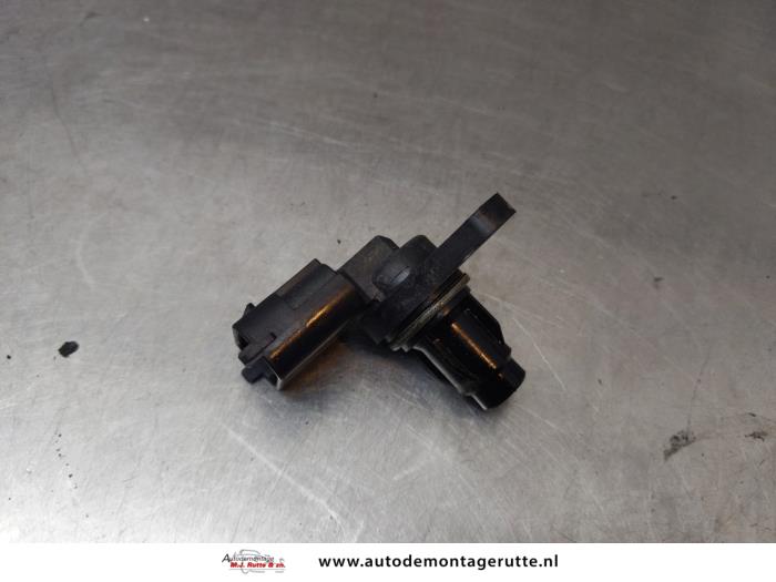 Begagnade Kamaxelsensor Kia Rio III (UB) 1.1 CRDi VGT 12V Pris på förfrågan erbjuds av Autodemontage M.J. Rutte B.V.