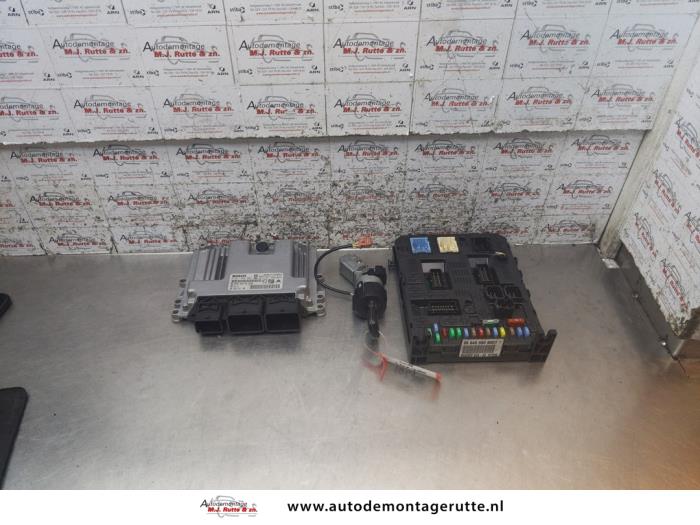 Used Ignition lock + computer Peugeot 308 SW (4E/H) 1.6 VTI 16V Price € 150,00 Margin scheme offered by Autodemontage M.J. Rutte B.V.