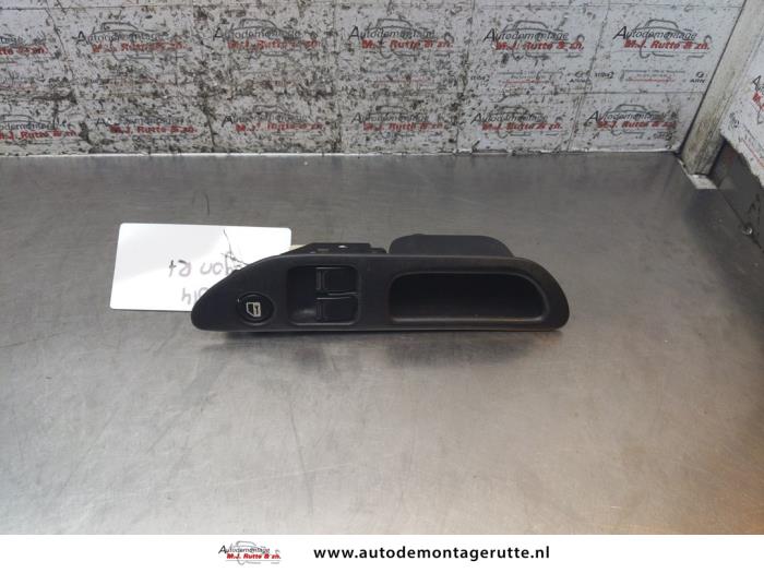 Używane Przelacznik combi okienny Suzuki Wagon-R+ (RB) 1.3 16V Cena € 25,00 Procedura marży oferowane przez Autodemontage M.J. Rutte B.V.