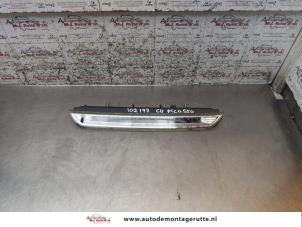 Używane Dodatkowe swiatlo stopu srodek Citroen C4 Grand Picasso (3A) 2.0 Blue HDI 150 Cena na żądanie oferowane przez Autodemontage M.J. Rutte B.V.