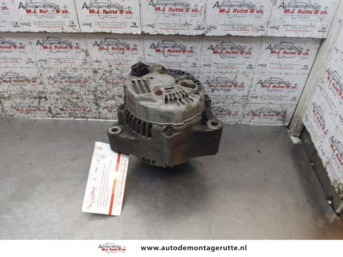 Begagnade Dynamo Toyota Land Cruiser 100 (J10) 4.7 32V 100 Pris på förfrågan erbjuds av Autodemontage M.J. Rutte B.V.