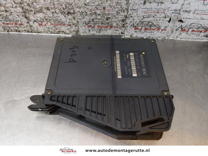 Begagnade Dator, cabriolet Mercedes SLK (R170) 2.0 200 16V Pris på förfrågan erbjuds av Autodemontage M.J. Rutte B.V.