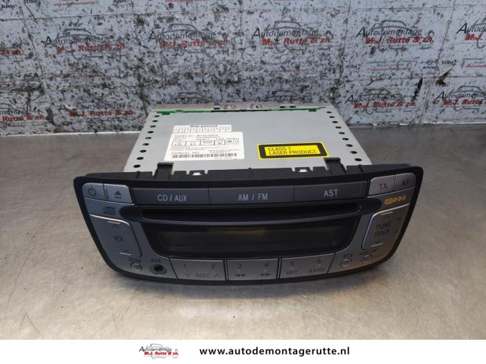 Używane Radio Citroen C1 1.0 12V Cena na żądanie oferowane przez Autodemontage M.J. Rutte B.V.