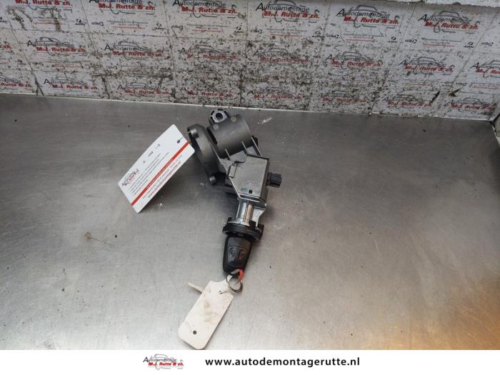 Używane Stacyjka + Kluczyk Opel Corsa D 1.4 16V Twinport Cena na żądanie oferowane przez Autodemontage M.J. Rutte B.V.