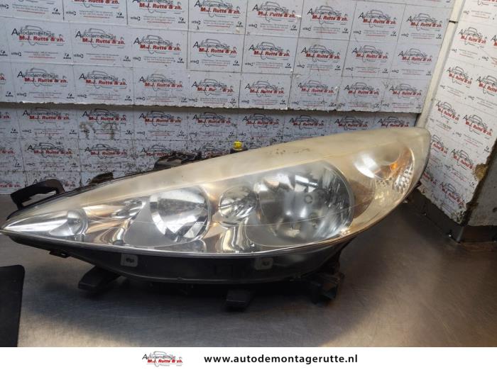 Używane Reflektor lewy Peugeot 207 SW (WE/WU) 1.6 16V Cena na żądanie oferowane przez Autodemontage M.J. Rutte B.V.