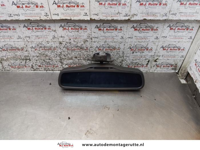 Używane Lusterko wewnetrzne Volvo V70 (SW) 2.4 20V 140 Cena na żądanie oferowane przez Autodemontage M.J. Rutte B.V.