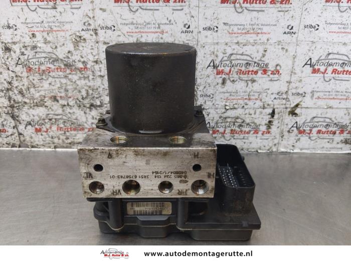 Used ABS pump BMW 5 serie Touring (E61) 525d 24V Price € 60,00 Margin scheme offered by Autodemontage M.J. Rutte B.V.