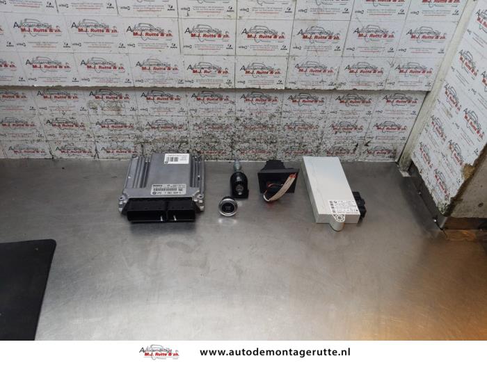Used Ignition lock + computer BMW 3 serie (E90) 320i 16V Price € 250,00 Margin scheme offered by Autodemontage M.J. Rutte B.V.
