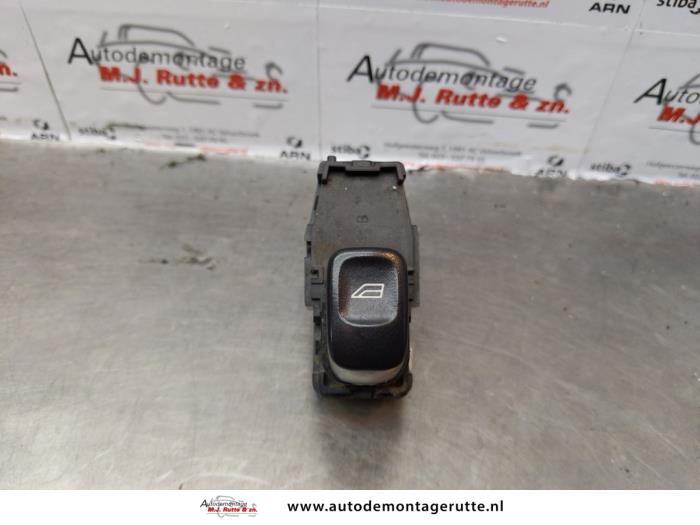 Usados Interruptor de ventanilla eléctrica Volvo XC90 I 2.9 T6 24V Precio de solicitud ofrecido por Autodemontage M.J. Rutte B.V.
