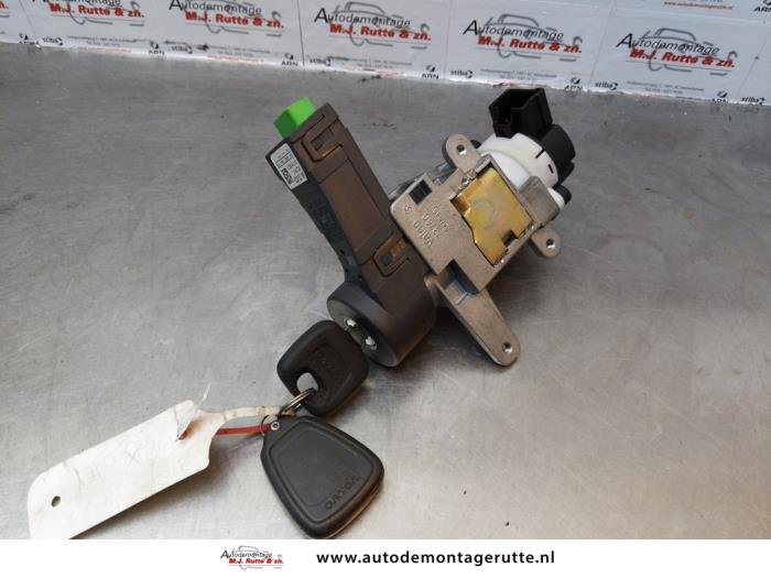 Używane Stacyjka + Kluczyk Volvo XC90 I 2.9 T6 24V Cena € 50,00 Procedura marży oferowane przez Autodemontage M.J. Rutte B.V.