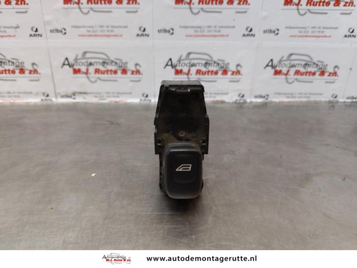 Usados Interruptor de ventanilla eléctrica Volvo XC90 I 2.9 T6 24V Precio de solicitud ofrecido por Autodemontage M.J. Rutte B.V.
