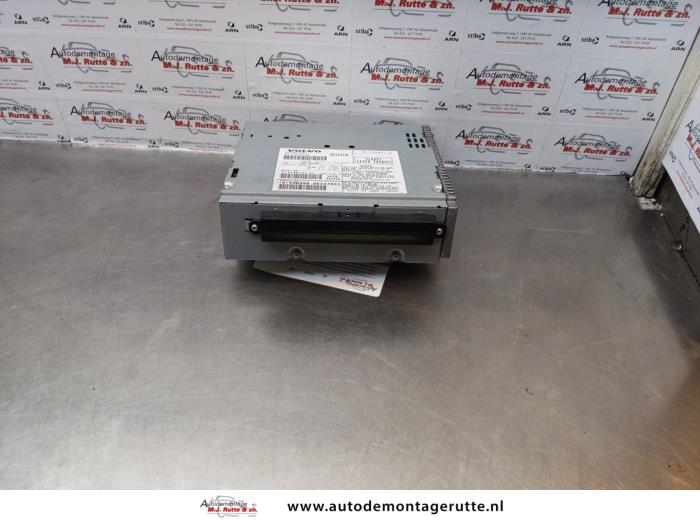 Używane Odtwarzacz CD Volvo C30 (EK/MK) 1.6 16V Cena € 50,00 Procedura marży oferowane przez Autodemontage M.J. Rutte B.V.