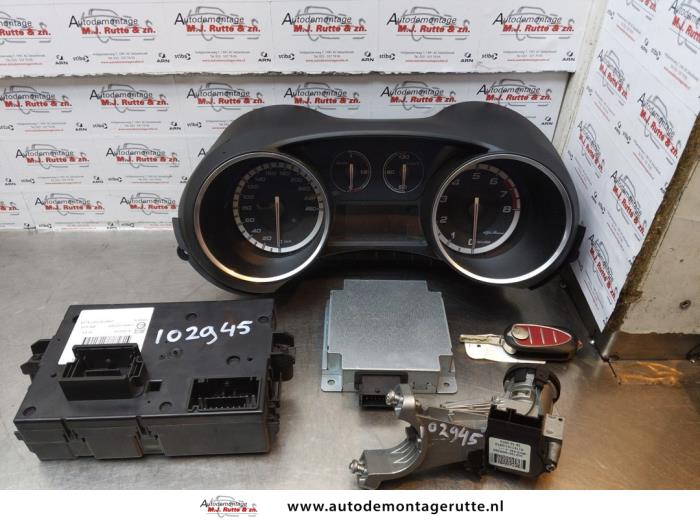 Used Ignition lock + computer Alfa Romeo Giulietta (940) 1.4 TB 16V Price € 175,00 Margin scheme offered by Autodemontage M.J. Rutte B.V.